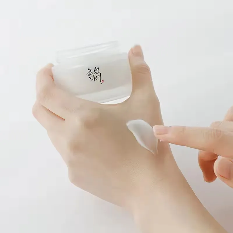 「美の時代」シリーズ：クリーム状のフェイスケア製品。保湿効果 - Luxury Skincare Brands のレビューと価格